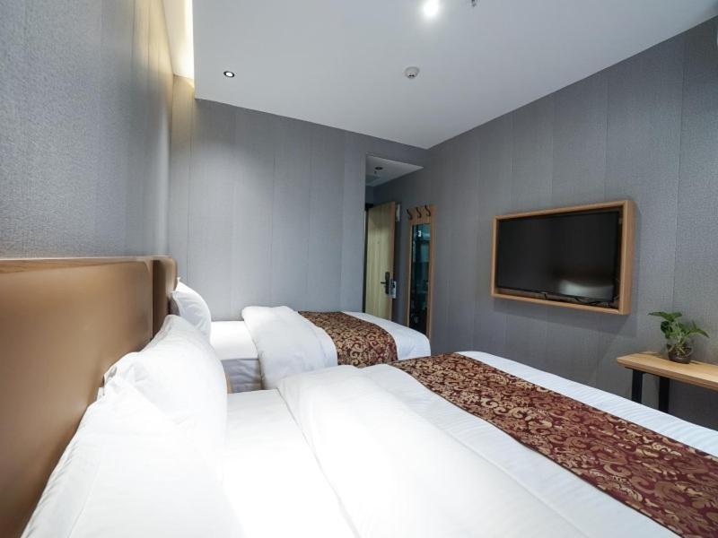 Hotel Alliance Baoshan Qihua Road Metro Station 2*